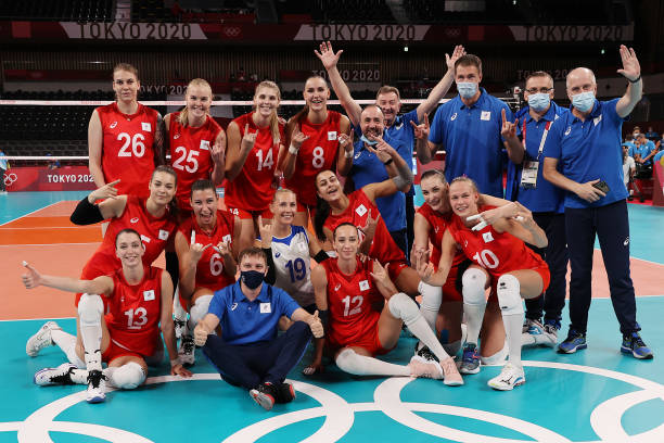 新手必看：排球颠球动作分解与常见错误纠正