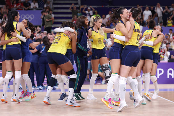 排球规则：球员过中线多少次会被判违例？