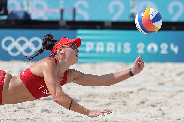 自由人在排球中的特殊职责：防守与接发球的关键角色