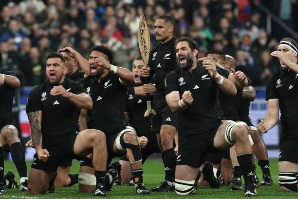 世界杯的起源：第一届赛事何时举办？