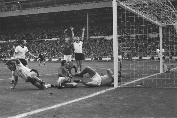 2010年世界杯西班牙阵容解析：黄金一代的巅峰时刻